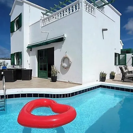 Villa Casa Potera - A Great Centrally Located - A Short Walk To The Beach
